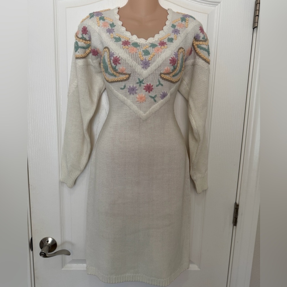 VTG 80s 90s Styleworks Cream Colored Pastel Floral Embroidered Sweater Dress, S - Picture 3 of 12